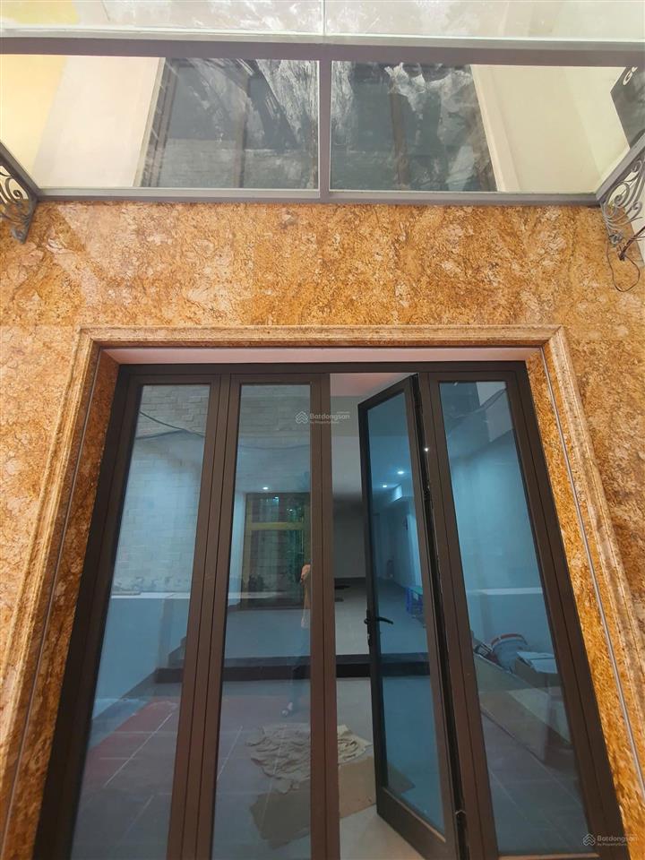 Cho thuê nhà riêng 6pn, 6wc, 32 triệu, 45m2 tại số 8 ngõ 535, lạc long quân, tây hồ, hà nội