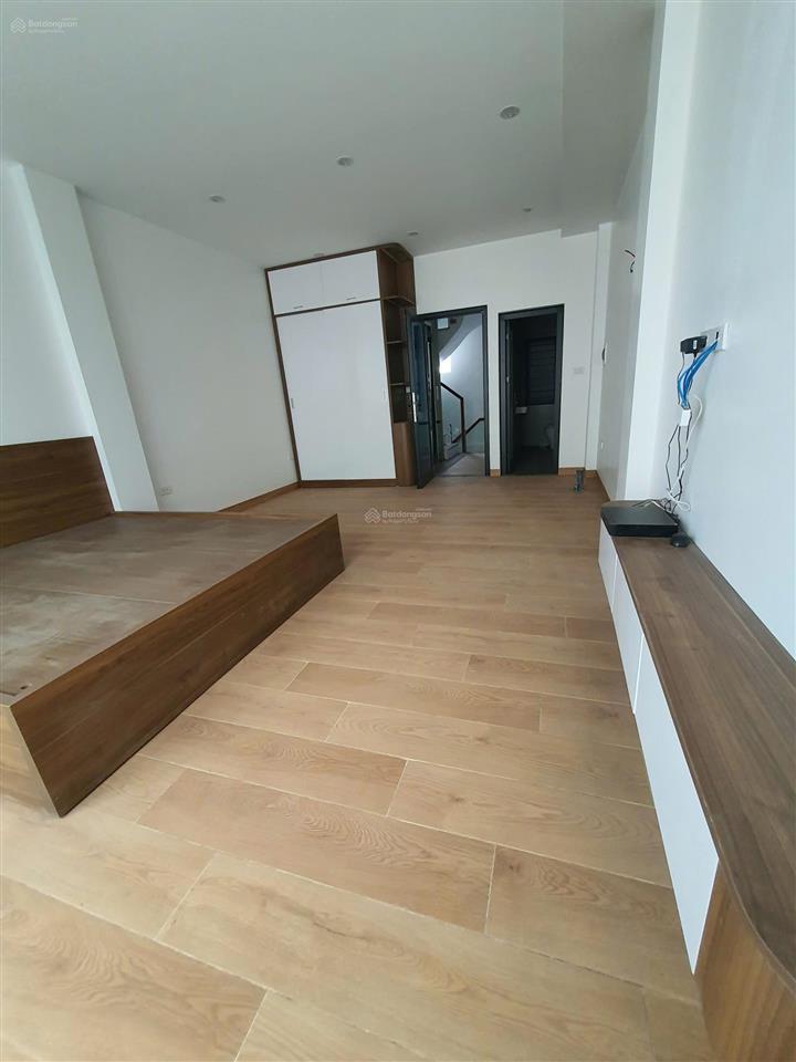 Cho thuê nhà riêng 6pn, 6wc, 32 triệu, 45m2 tại số 8 ngõ 535, lạc long quân, tây hồ, hà nội