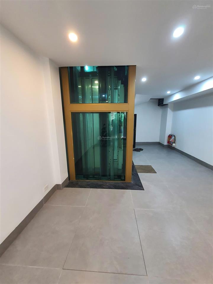 Cho thuê nhà riêng 6pn, 6wc, 32 triệu, 45m2 tại số 8 ngõ 535, lạc long quân, tây hồ, hà nội