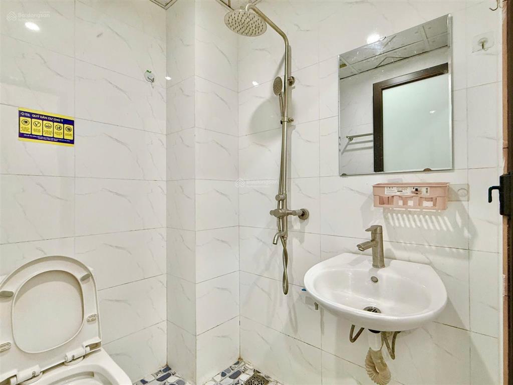 Cho thuê ccmn full đồ ban công thoáng ô tô đỗ cửa gần cmc, ngõ 242 vạn phúc