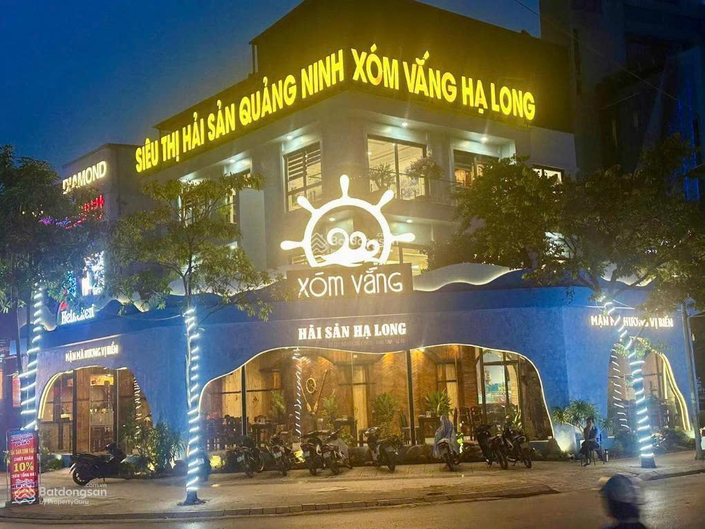 Cho thuê gấp nhà mặt phố nguyễn xuân khoát, mặt tiền siêu rộng, diện tích 250m2, giá cực ưu đãi!