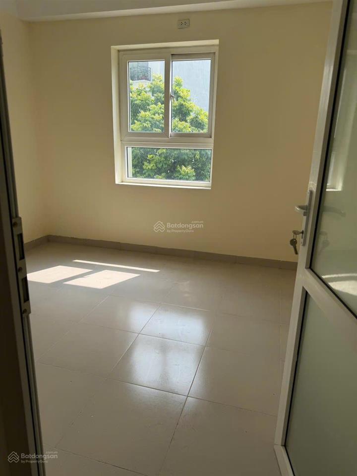 Cho thuê căn hộ cc nguyên bản 65m² 2pn chỉ 5.8 triệu/tháng, thang máy. gần cầu chui nguyễn văn cừ
