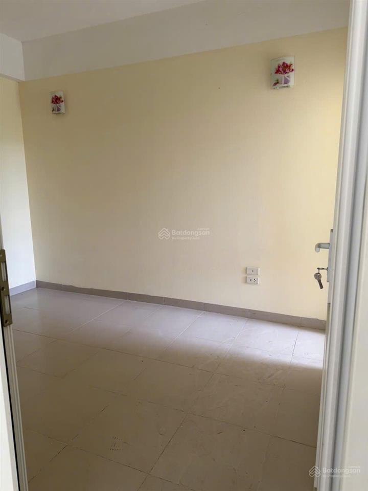 Cho thuê căn hộ cc nguyên bản 65m² 2pn chỉ 5.8 triệu/tháng, thang máy. gần cầu chui nguyễn văn cừ