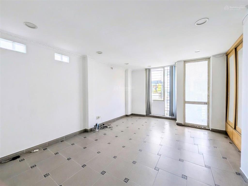 Nhà hxhkhu vip nguyễn trãi q1 40m2 5 tầng  dòng tiền 30tr/th giá 12.6 tỷ