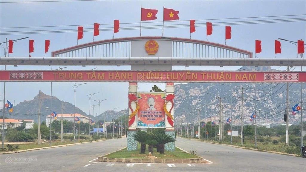 Chính chủ gửi bán lô góc mặt tiền đường nhựa 40m vị trí đắc địa ngay trung tâm xã thuận nam