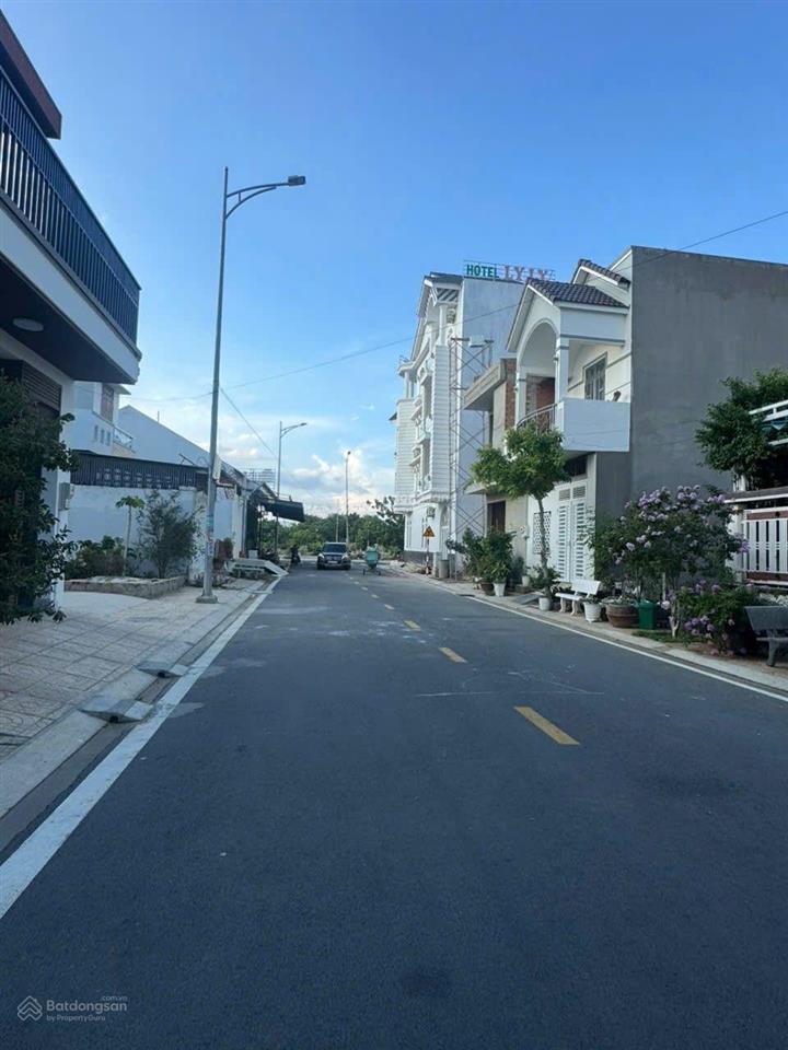 Bán nhà mỹ bình  gần biển, ngay chung cư phú thịnh vị trí đẹp, đường 11m thông thoáng