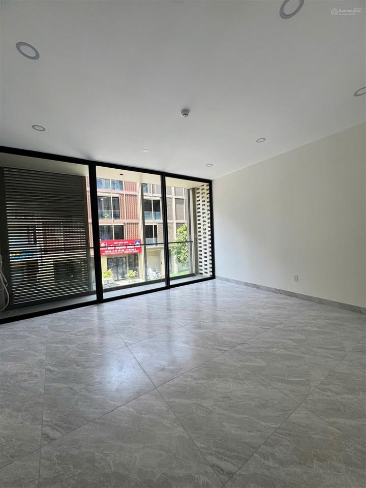 Cho thuê nguyên căn soho  đường chính n3c đối diện wiyo  5 tầng thang máy  45tr/th  global city