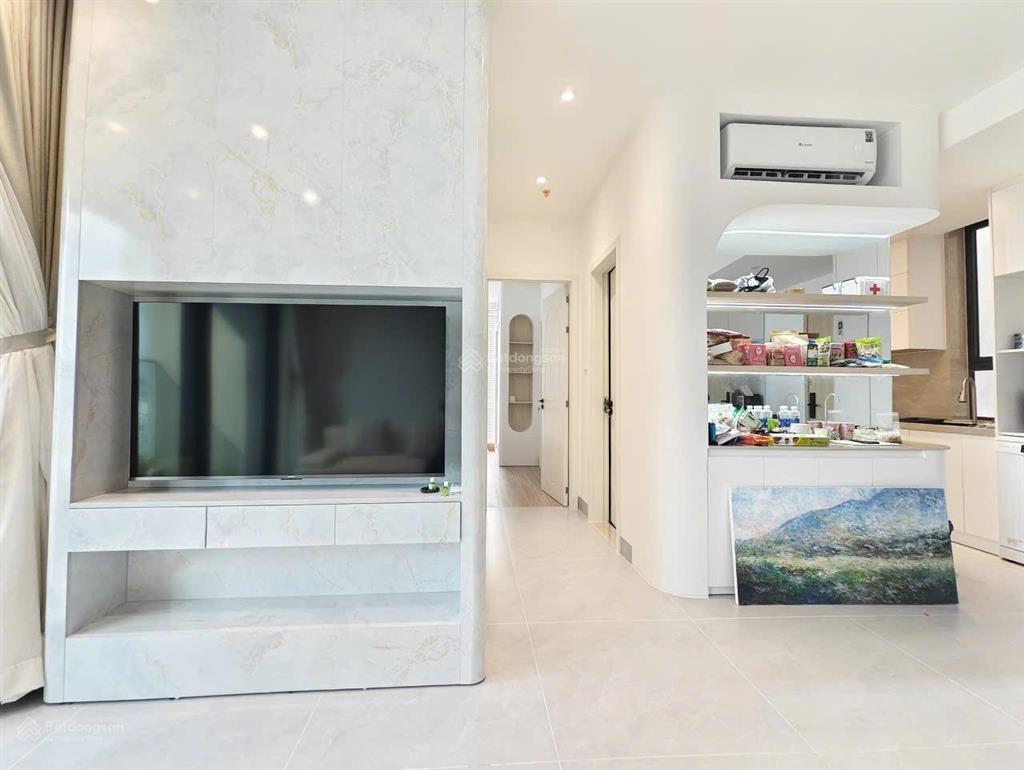 Định cư nước ngoài, bán nhanh căn 2 ngủ view sông panoma 1 nội thất như hình giá cực tốt 6,x tỷ