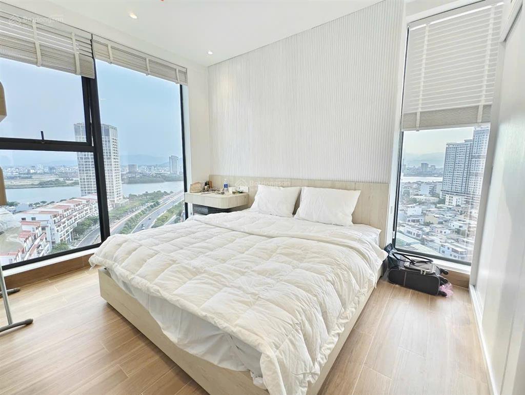 Định cư nước ngoài, bán nhanh căn 2 ngủ view sông panoma 1 nội thất như hình giá cực tốt 6,x tỷ