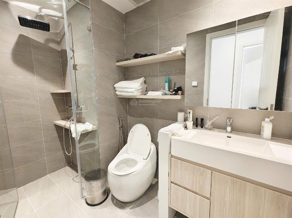 Định cư nước ngoài, bán nhanh căn 2 ngủ view sông panoma 1 nội thất như hình giá cực tốt 6,x tỷ