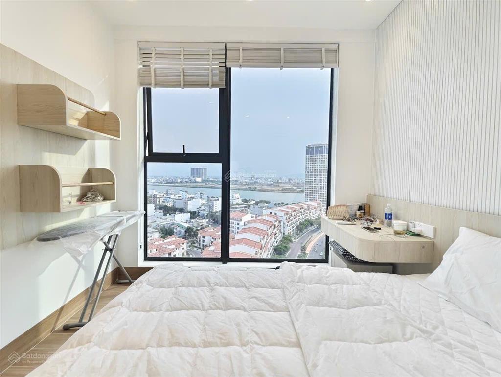Định cư nước ngoài, bán nhanh căn 2 ngủ view sông panoma 1 nội thất như hình giá cực tốt 6,x tỷ