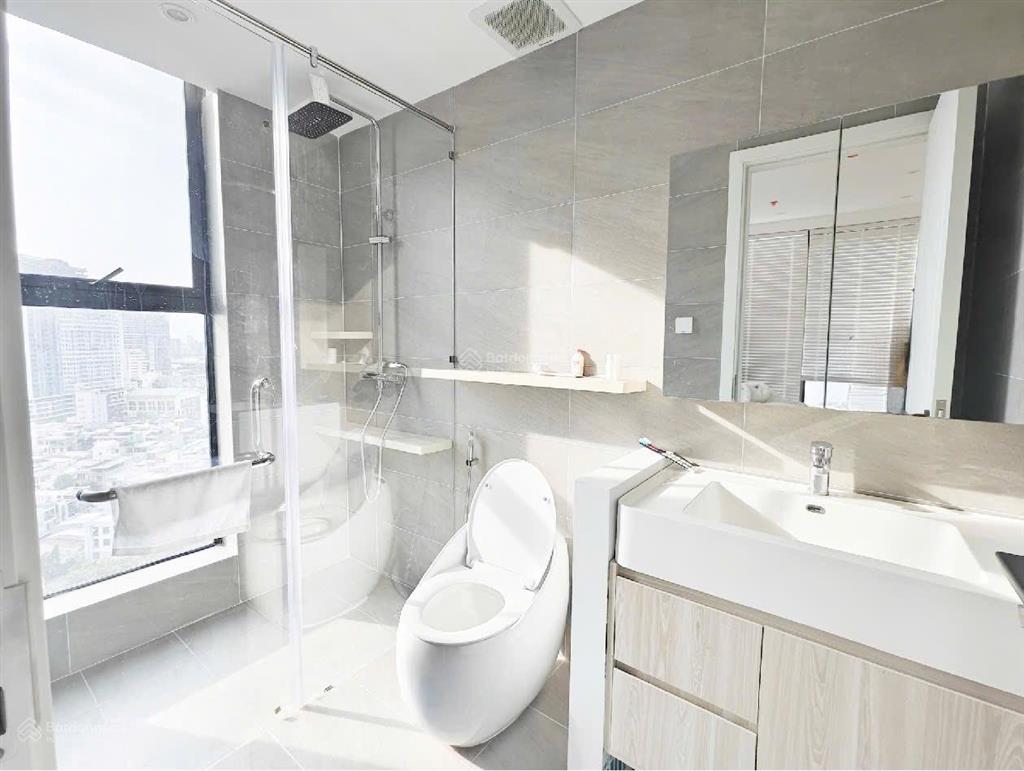 Định cư nước ngoài, bán nhanh căn 2 ngủ view sông panoma 1 nội thất như hình giá cực tốt 6,x tỷ