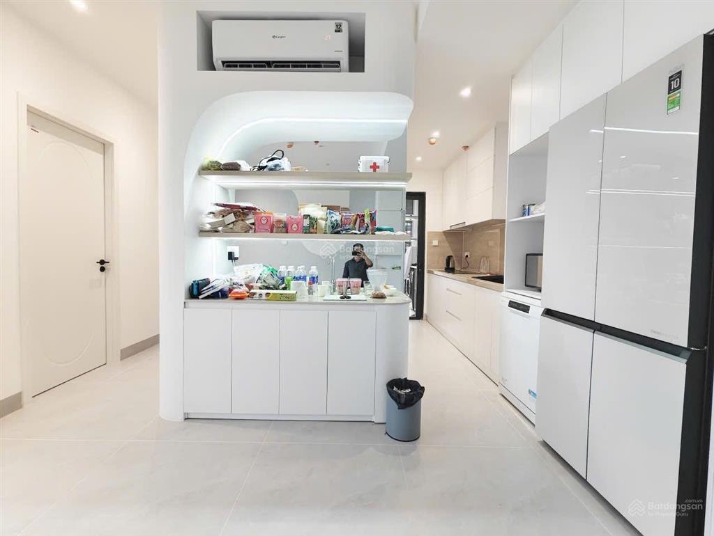 Định cư nước ngoài, bán nhanh căn 2 ngủ view sông panoma 1 nội thất như hình giá cực tốt 6,x tỷ