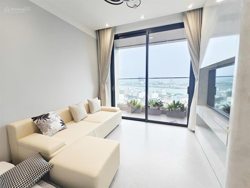 Định cư nước ngoài, bán nhanh căn 2 ngủ view sông panoma 1 nội thất như hình giá cực tốt 6,x tỷ