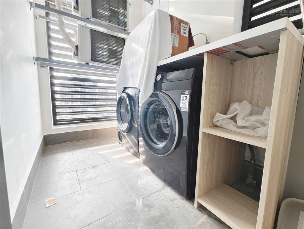 Định cư nước ngoài, bán nhanh căn 2 ngủ view sông panoma 1 nội thất như hình giá cực tốt 6,x tỷ