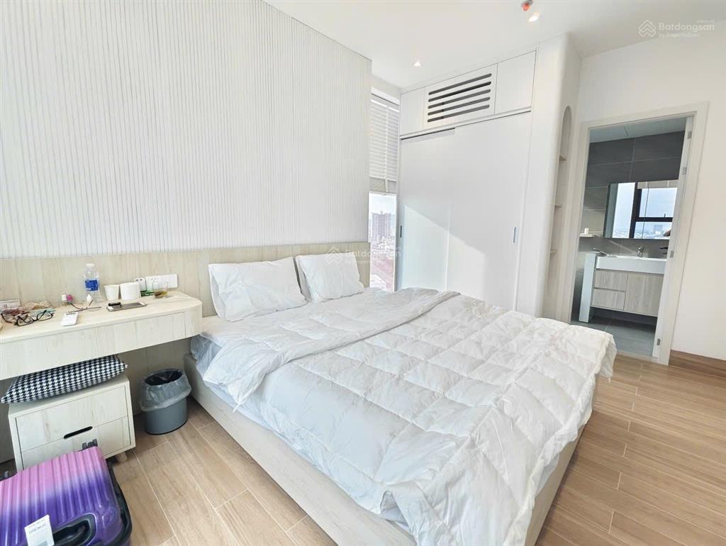 Định cư nước ngoài, bán nhanh căn 2 ngủ view sông panoma 1 nội thất như hình giá cực tốt 6,x tỷ