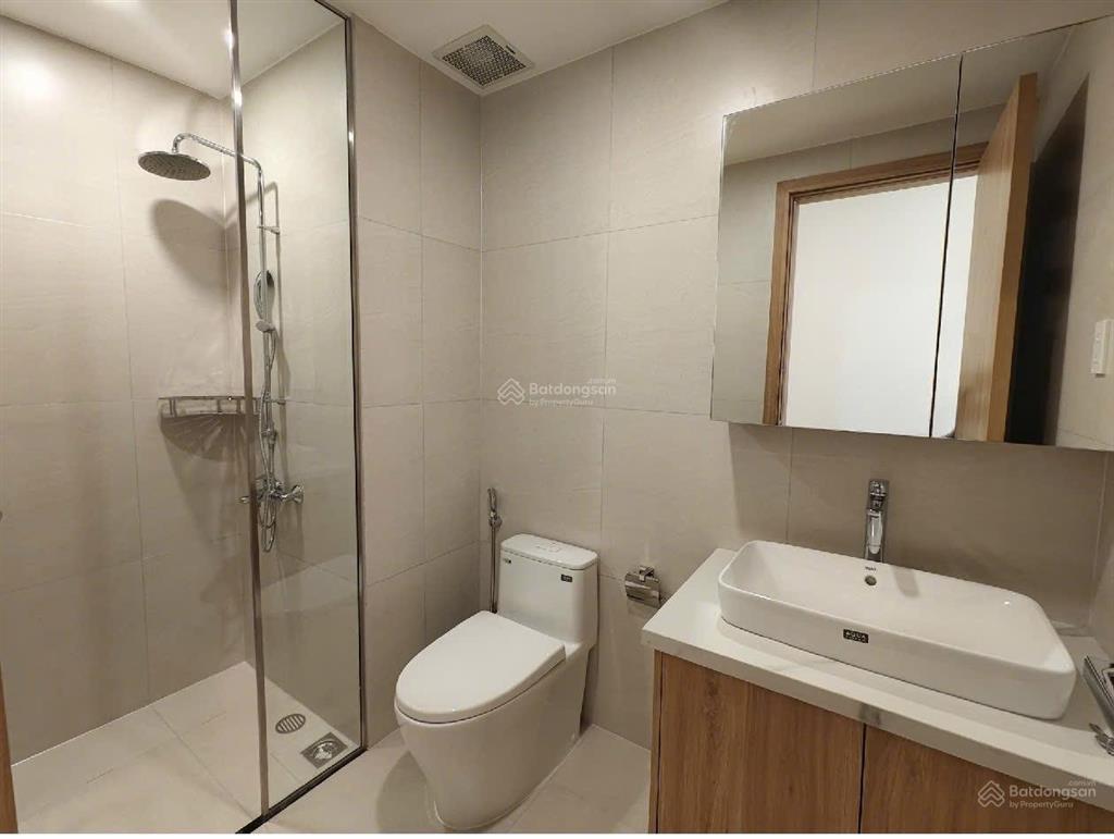 Định cư nước ngoài, bán nhanh căn 2 ngủ view sông panoma 1 nội thất như hình giá cực tốt 6,x tỷ