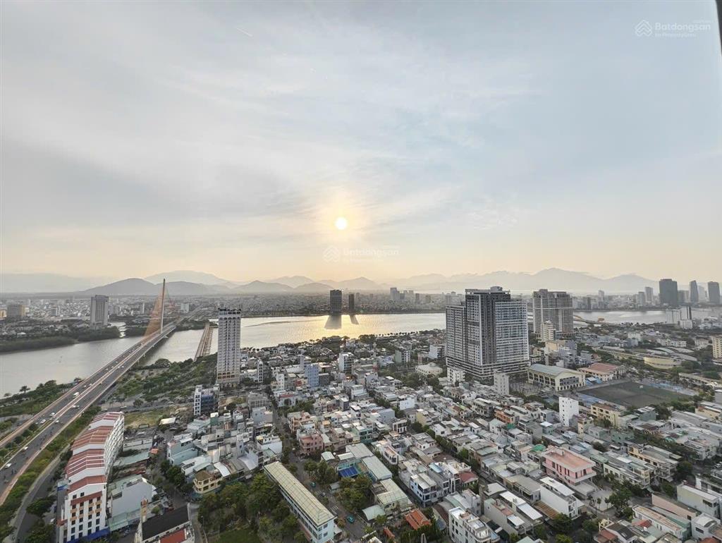 Định cư nước ngoài, bán nhanh căn 2 ngủ view sông panoma 1 nội thất như hình giá cực tốt 6,x tỷ