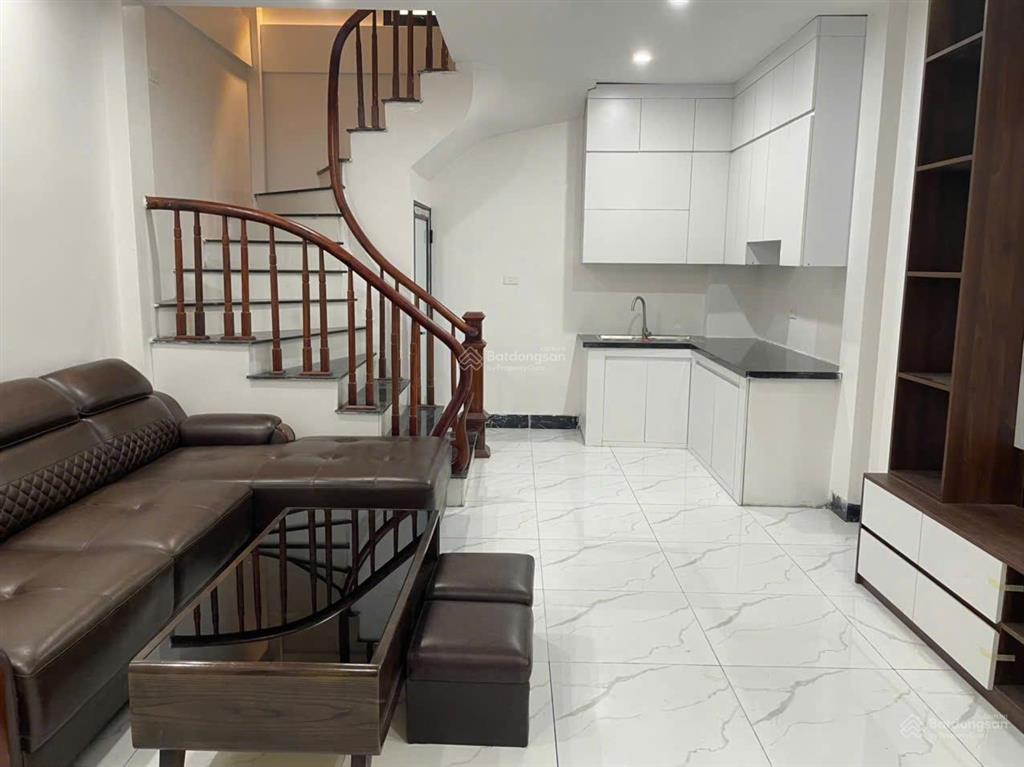 Bán nhà riêng tại hoa thám, 5,3 tỷ, 35 m2, 3pn, 4wc, mặt tiền 5m, pháp lý đầy đủ. ko quy hoạch