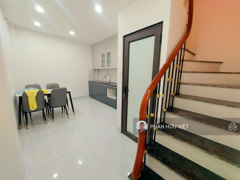 Nhà đẹp giáp bát 40m2 5 tầng 6 pn thang máy full nội thất xịn giá chào 11.5 tỷ