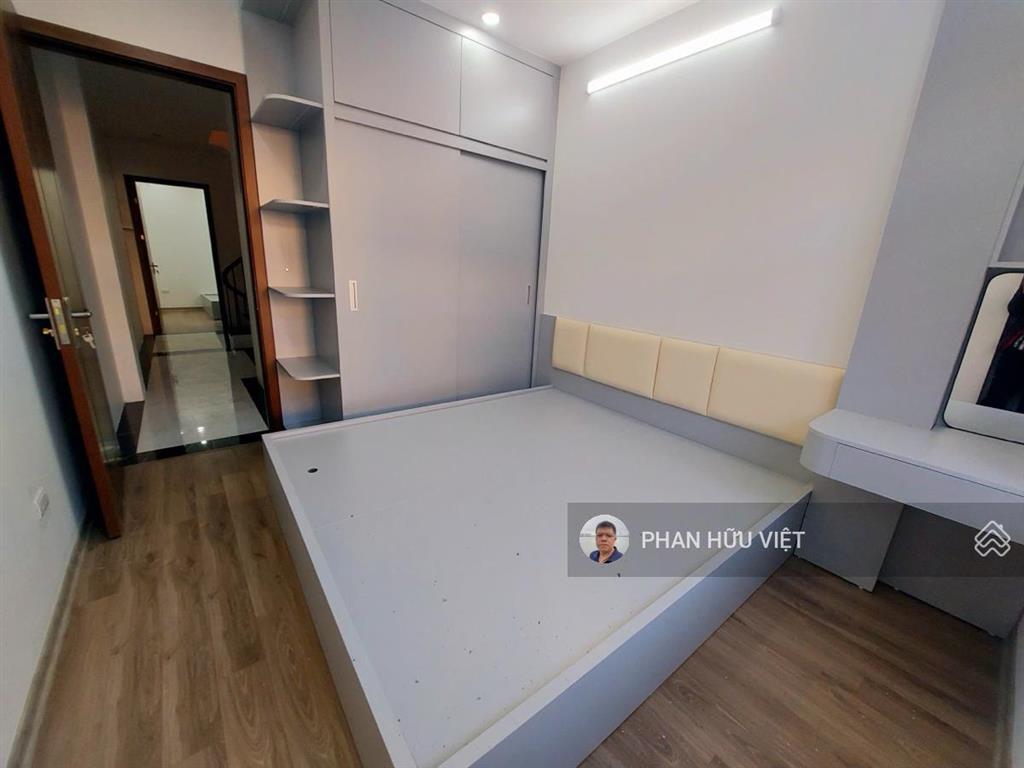 Nhà đẹp giáp bát 40m2 5 tầng 6 pn thang máy full nội thất xịn giá chào 11.5 tỷ