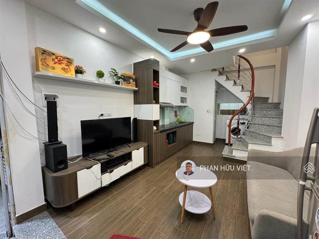 Hơn 6 tỷ nhà phố bạch mai, 2 thoáng, 30m ra ô tô tránh, kd, sổ riêng, 5 tầng 3 ngủ full nội thất
