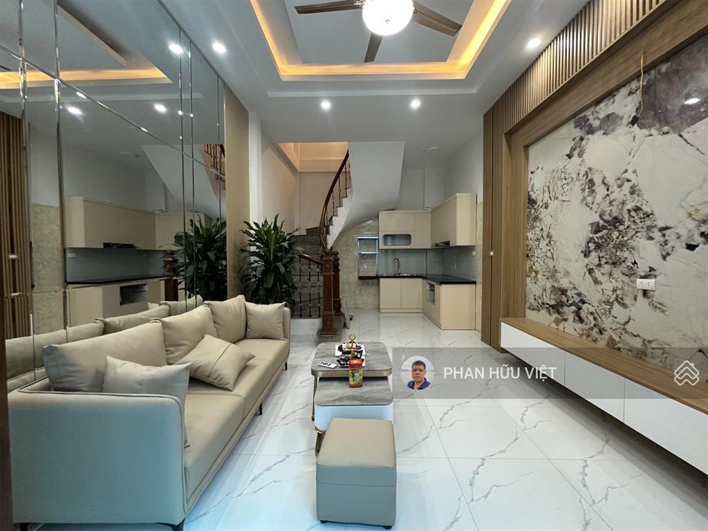 183tr/m2 nhà nguyễn đức cảnh, 20m ra ô tô tránh, dân xây, ban công sân riêng, sđcc, đủ công năng