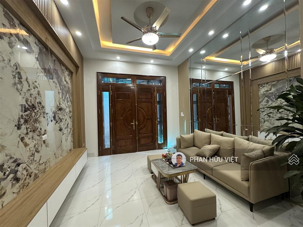 183tr/m2 nhà nguyễn đức cảnh, 20m ra ô tô tránh, dân xây, ban công sân riêng, sđcc, đủ công năng