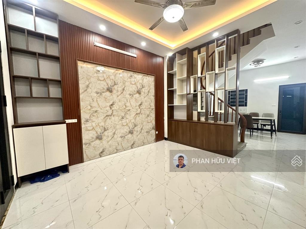 8.2 tỷ hoàng mai 2 thoáng, ngõ 3 gác thông, sđcc 42m2 x 5t, sân riêng, qh ổn định, tiện ích