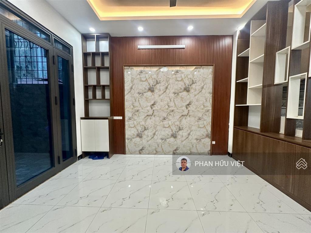 8.2 tỷ hoàng mai 2 thoáng, ngõ 3 gác thông, sđcc 42m2 x 5t, sân riêng, qh ổn định, tiện ích