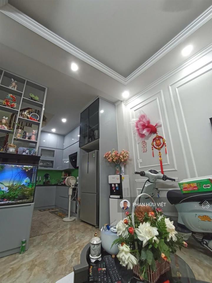 Bán nhà tân mai, 38m2, 5 tầng, vf3 đỗ cửa, kinh doanh tốt, ngõ thông, thoáng sáng, nhỉnh 10 tỷ