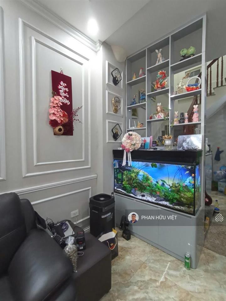 Bán nhà tân mai, 38m2, 5 tầng, vf3 đỗ cửa, kinh doanh tốt, ngõ thông, thoáng sáng, nhỉnh 10 tỷ