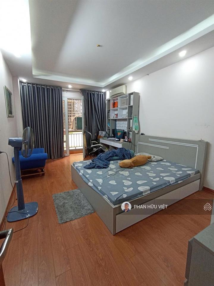 Bán nhà tân mai, 38m2, 5 tầng, vf3 đỗ cửa, kinh doanh tốt, ngõ thông, thoáng sáng, nhỉnh 10 tỷ