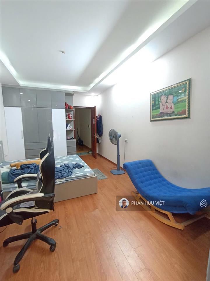 Bán nhà tân mai, 38m2, 5 tầng, vf3 đỗ cửa, kinh doanh tốt, ngõ thông, thoáng sáng, nhỉnh 10 tỷ