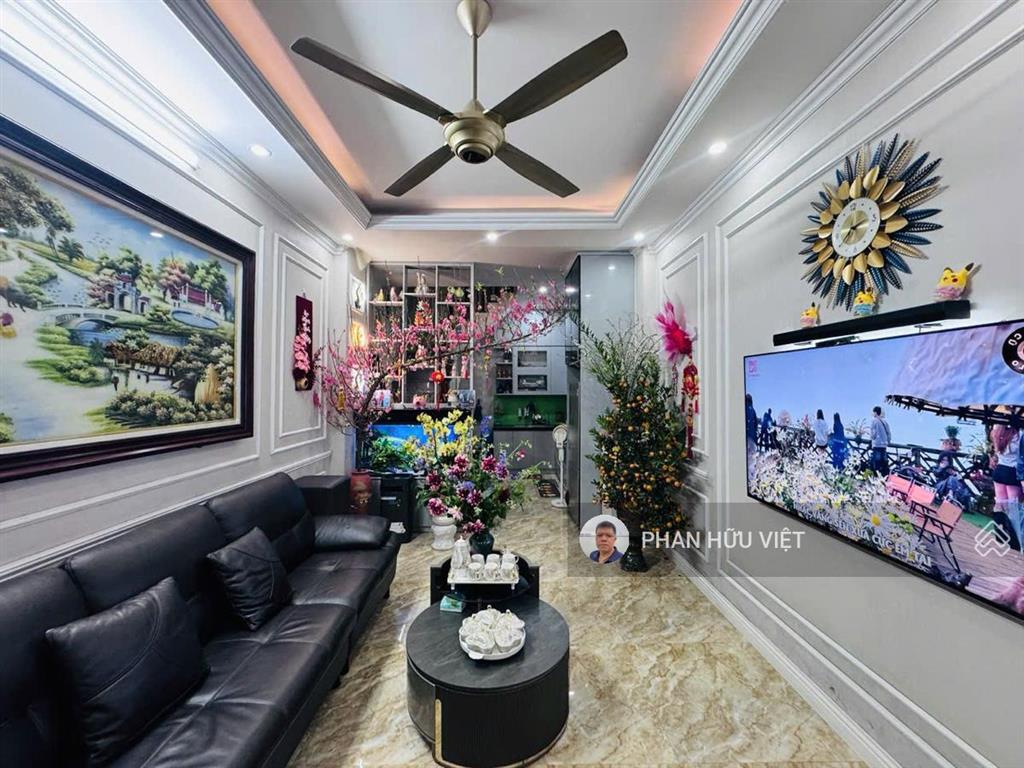 Bán nhà tân mai, 38m2, 5 tầng, vf3 đỗ cửa, kinh doanh tốt, ngõ thông, thoáng sáng, nhỉnh 10 tỷ