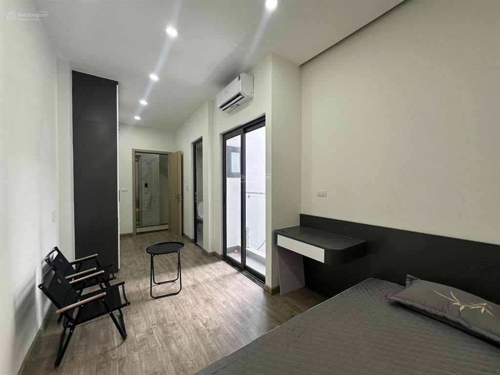 Ô tô đỗ cửa nhà hoàng mai, 50m ra ô tô tránh, ngõ thông, 5 tầng thang máy full nội thất, sđcc