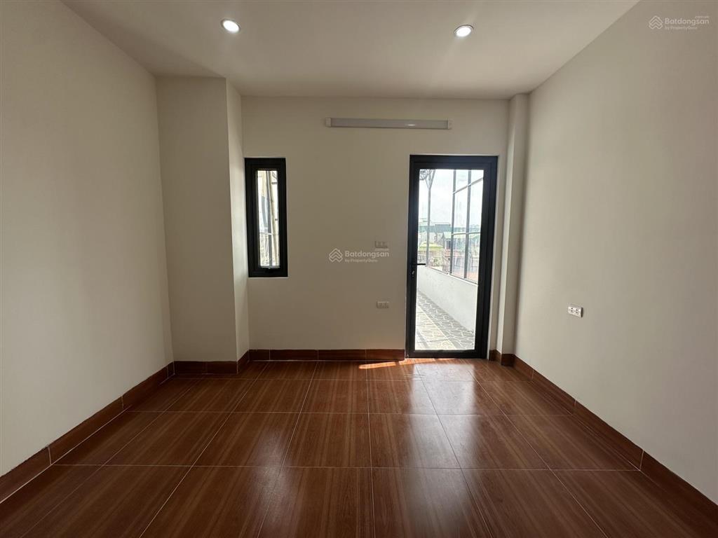 Ô tô đỗ cửa nhà hoàng mai, 50m ra ô tô tránh, ngõ thông, 5 tầng thang máy full nội thất, sđcc