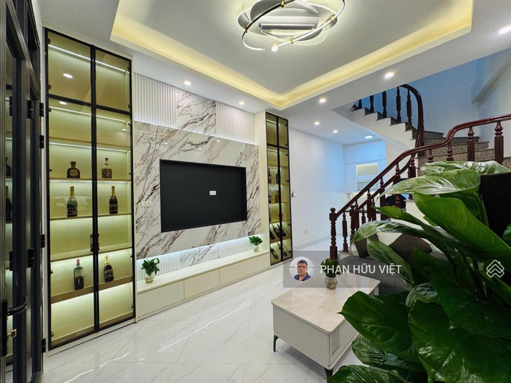 Hoàng mai nhà đẹp full nội thất, 30m ra ô tô, ở kinh doanh 30,7m2 * 5 tầng, 8,3 tỷ