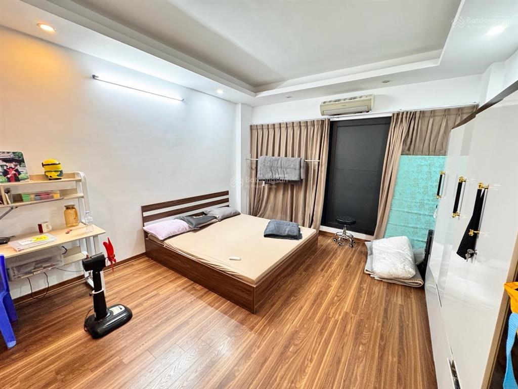 Bán nhà giáp bát  kim đồng, 35m2, 5 tầng, lô góc thoáng, gần phố, giá 10.2 tỷ có thương lượng