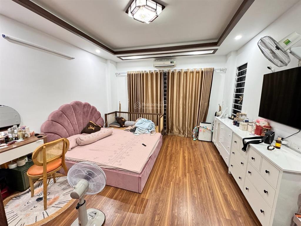 Bán nhà giáp bát  kim đồng, 35m2, 5 tầng, lô góc thoáng, gần phố, giá 10.2 tỷ có thương lượng