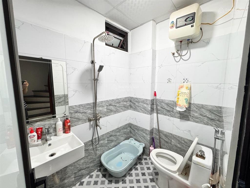Bán nhà giáp bát  kim đồng, 35m2, 5 tầng, lô góc thoáng, gần phố, giá 10.2 tỷ có thương lượng