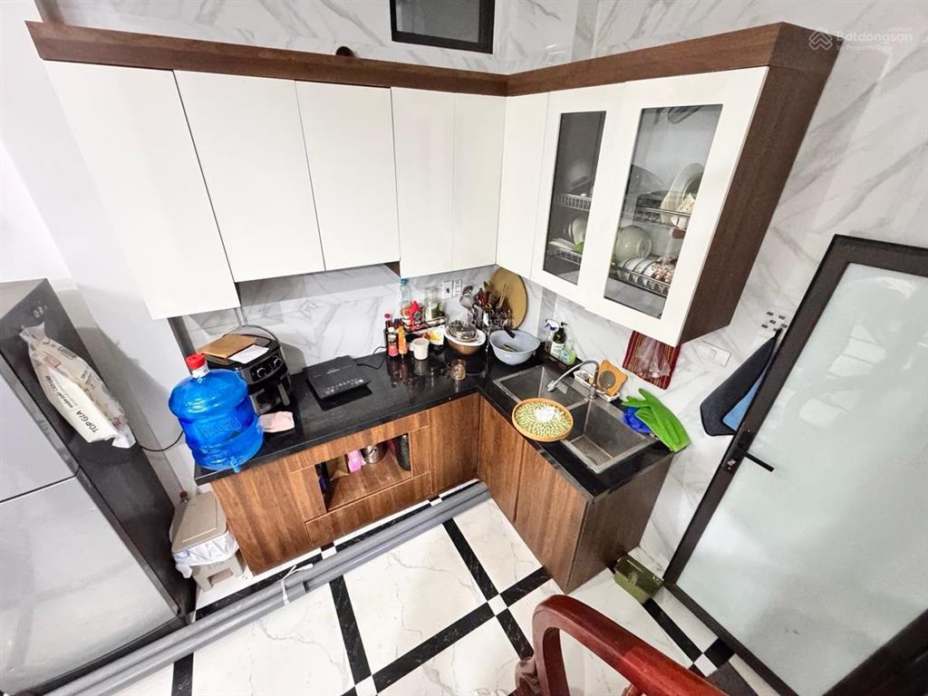 Bán nhà giáp bát  kim đồng, 35m2, 5 tầng, lô góc thoáng, gần phố, giá 10.2 tỷ có thương lượng