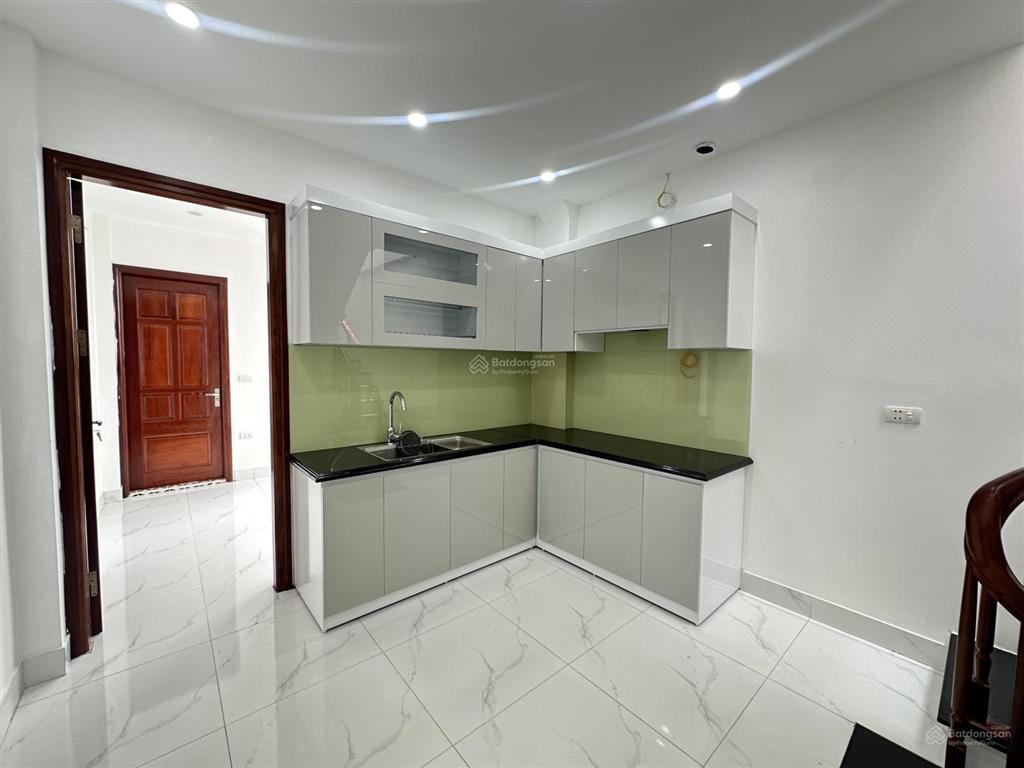 Trương định ô tô qua nhà, 2 thoáng, 5 tầng thang máy, kinh doanh, nhà mới 3 phòng ngủ, sđcc