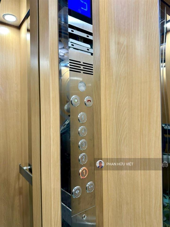 Lạc long quân tây hồ lô góc 6 tầng thang máy 10m ra ô tô tránh