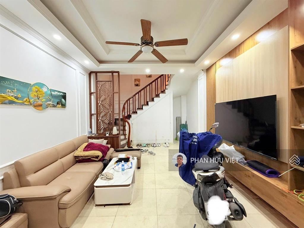 Lạc long quân tây hồ 35m 6 tầng 4m mặt tiền nở hậu giá 10,3 tỷ