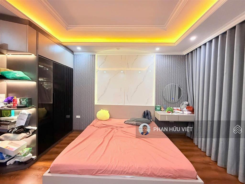 Bán nhà lạc long quân tây hồ 35m 6 tầng 3 pn khép kín gần ô tô