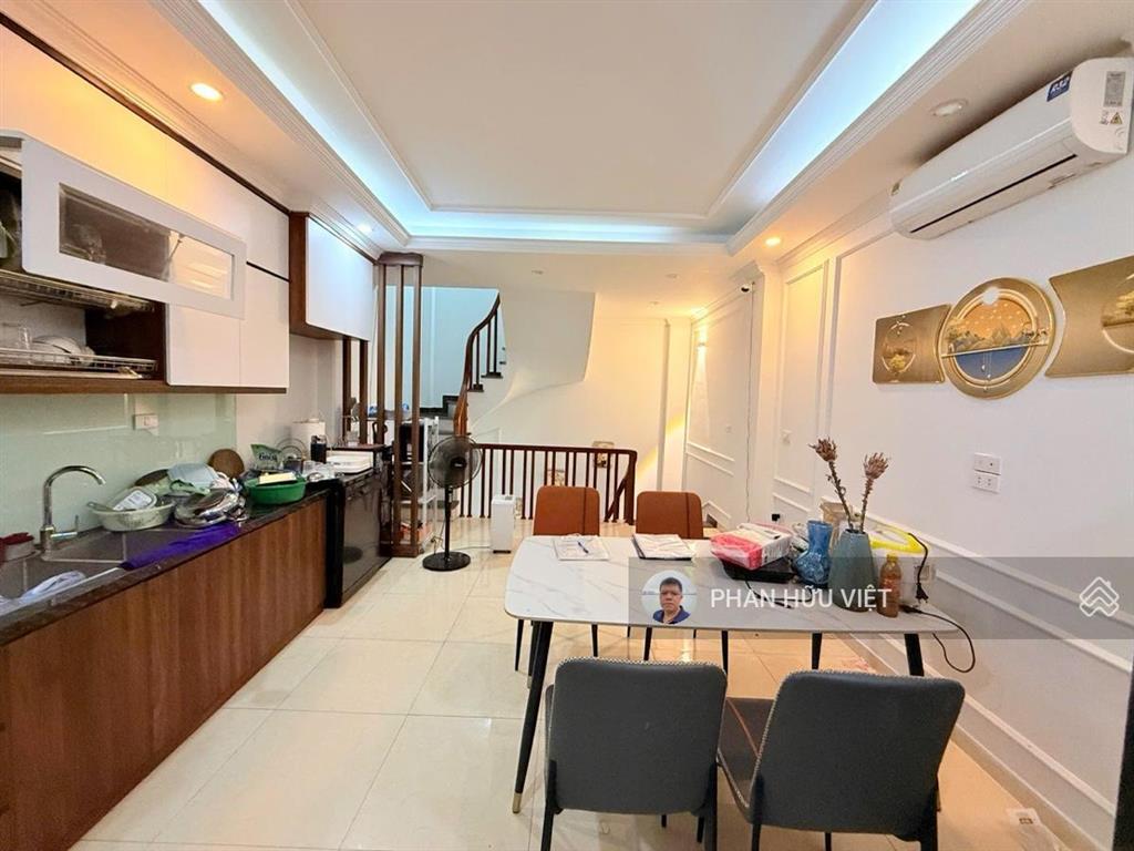 Bán nhà lạc long quân tây hồ 35m2 6 tầng cách ô tô 1 nhà nở hậu tặng toàn bộ nội thất xịn