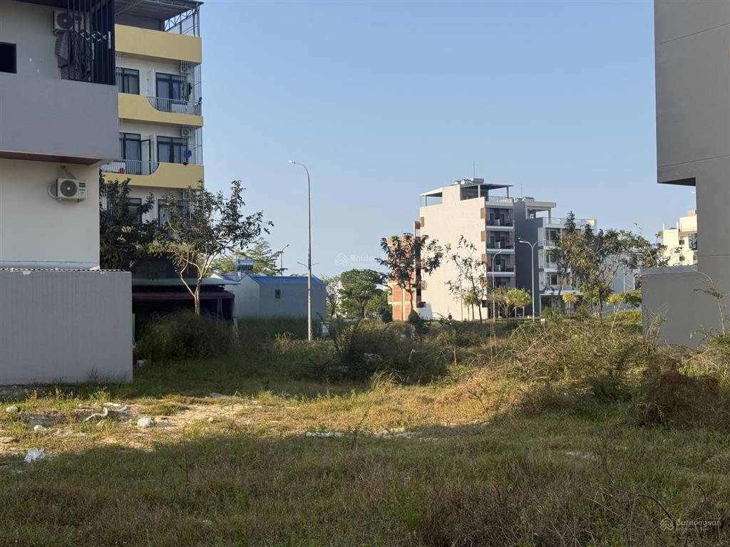 Bán lô đất đường đông trà 5, giá 5,4 tỷ tl, gần biển, tt làng đại học, sát các tòa fbt.