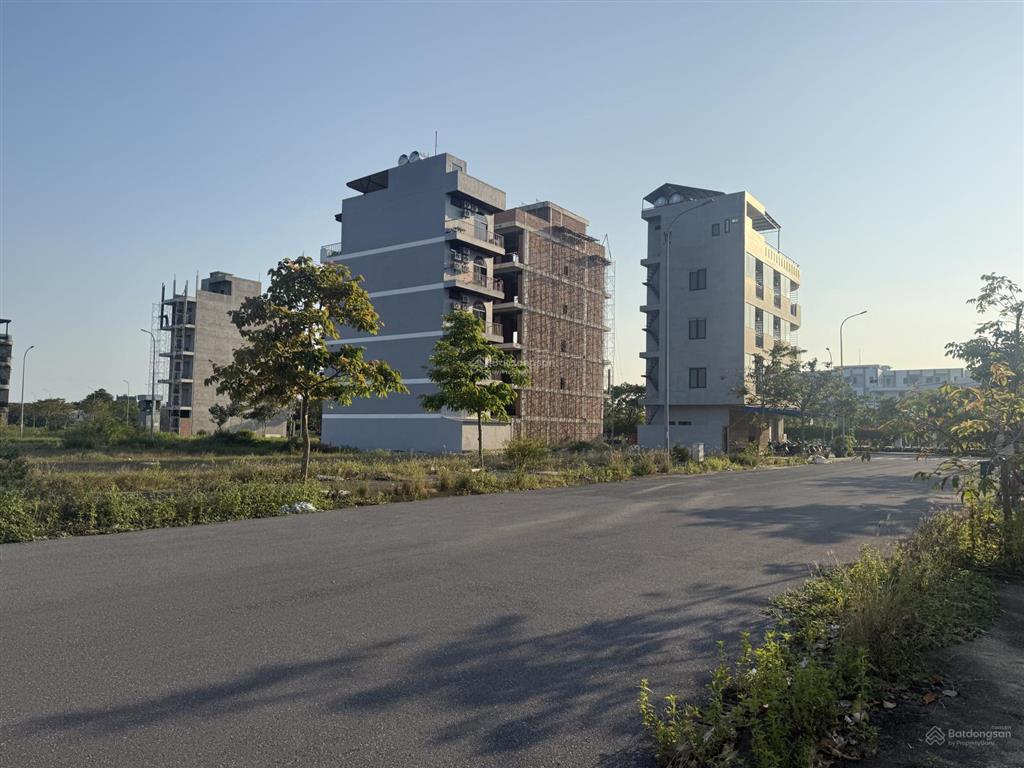 Bán lô đất đường đông trà 5, giá 5,4 tỷ tl, gần biển, tt làng đại học, sát các tòa fbt.
