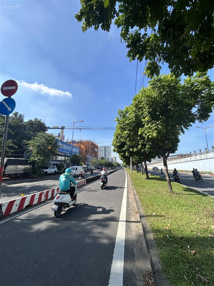 Hiếm! nhà mt đường xa lộ hà nội, hiệp phú, quận 9, cpxd tối đa hầm 18 tầng, vị trí ngay ngã tư tđ.